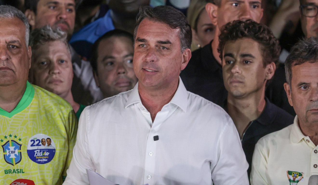 PF pediu apreensão de passaportes de Flávio 7 minutos após derrota para Lula