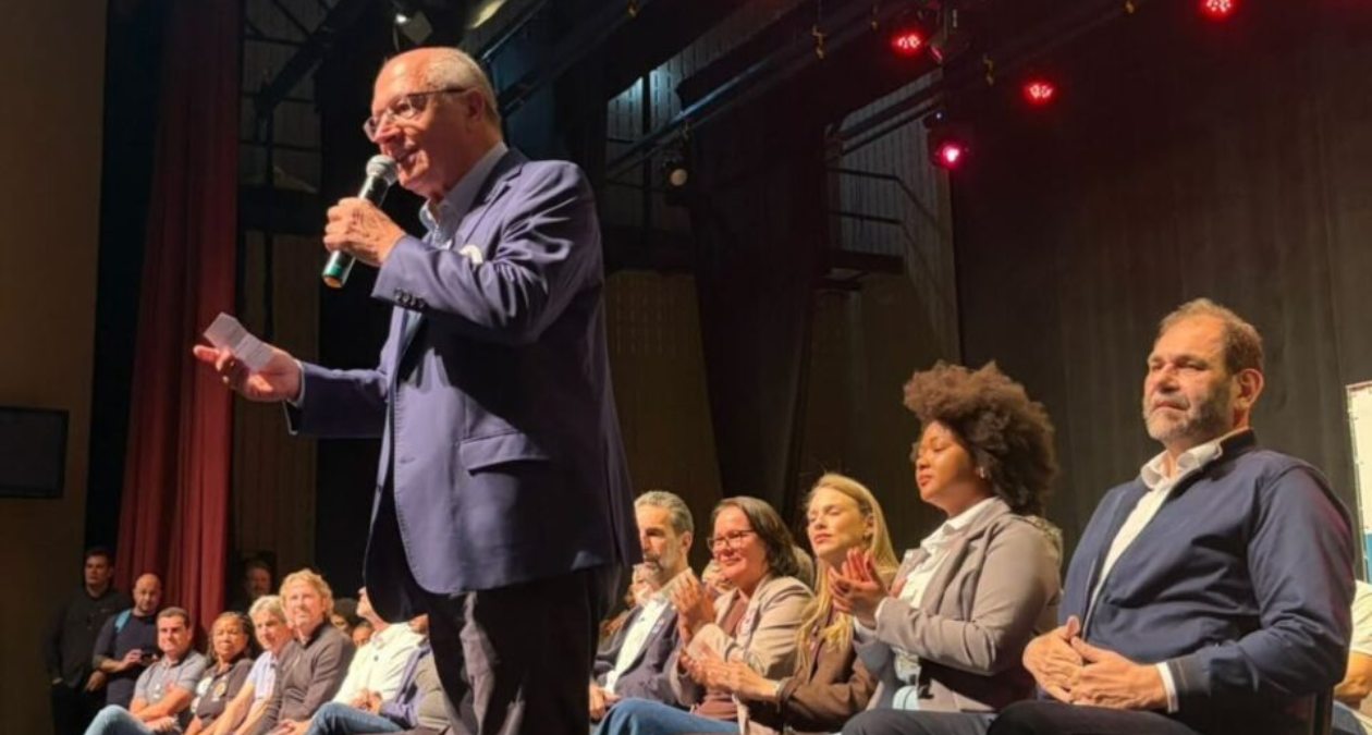 Em Curitiba, Alckmin celebra apoio de Greca à reeleição de Lula: “Unir todos os democratas”
