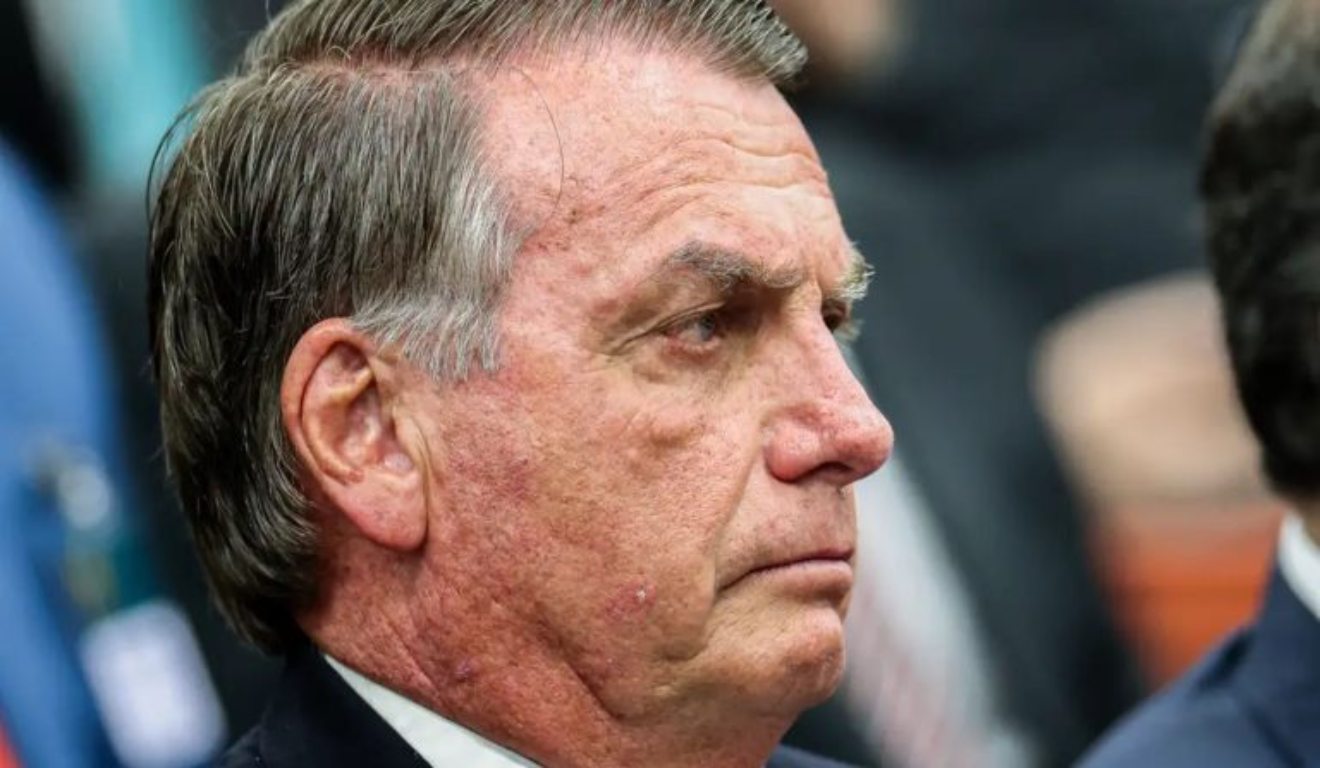 Bolsonaro continua com sonolência e problemas de equilíbrio, aponta boletim médico