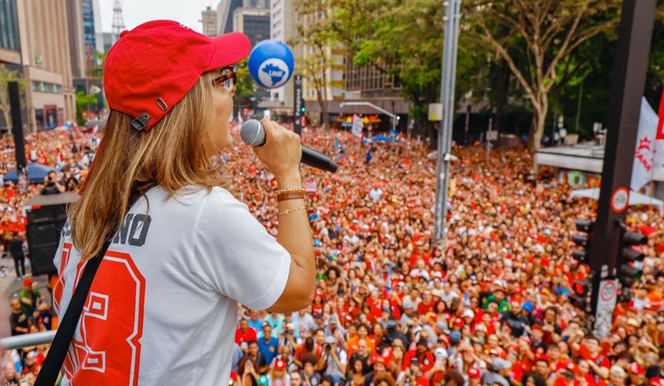 “Pega esse dedo e enfia no coração”, diz Janja ao se irritar com crítico em MG