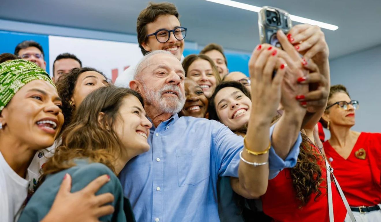Deputada paranaense participa de encontro com Lula e detalha mudanças na comunicação no 2º turno