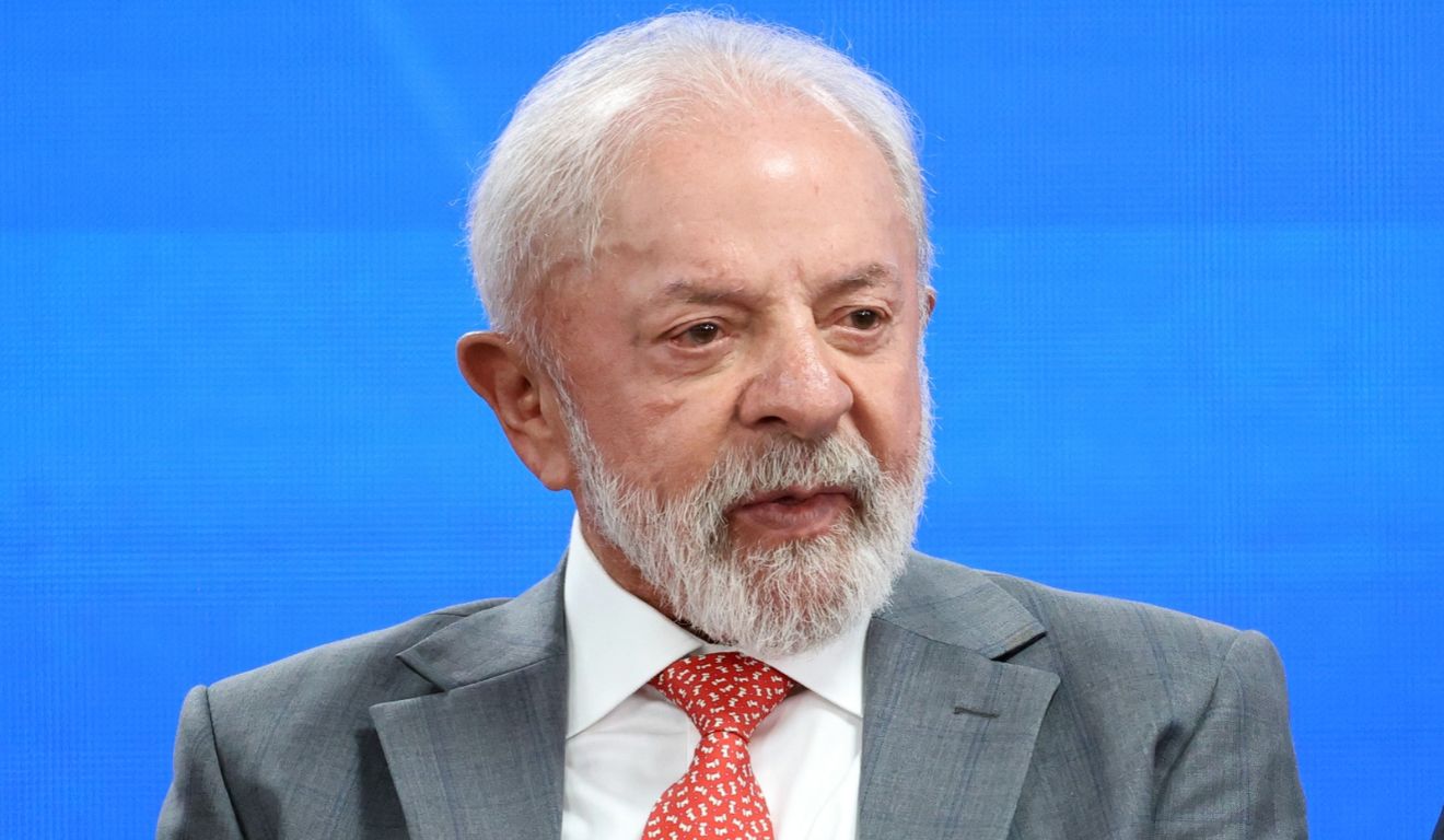 Bolsa aciona circuit breaker e dólar sobe 12% após vitória de Lula