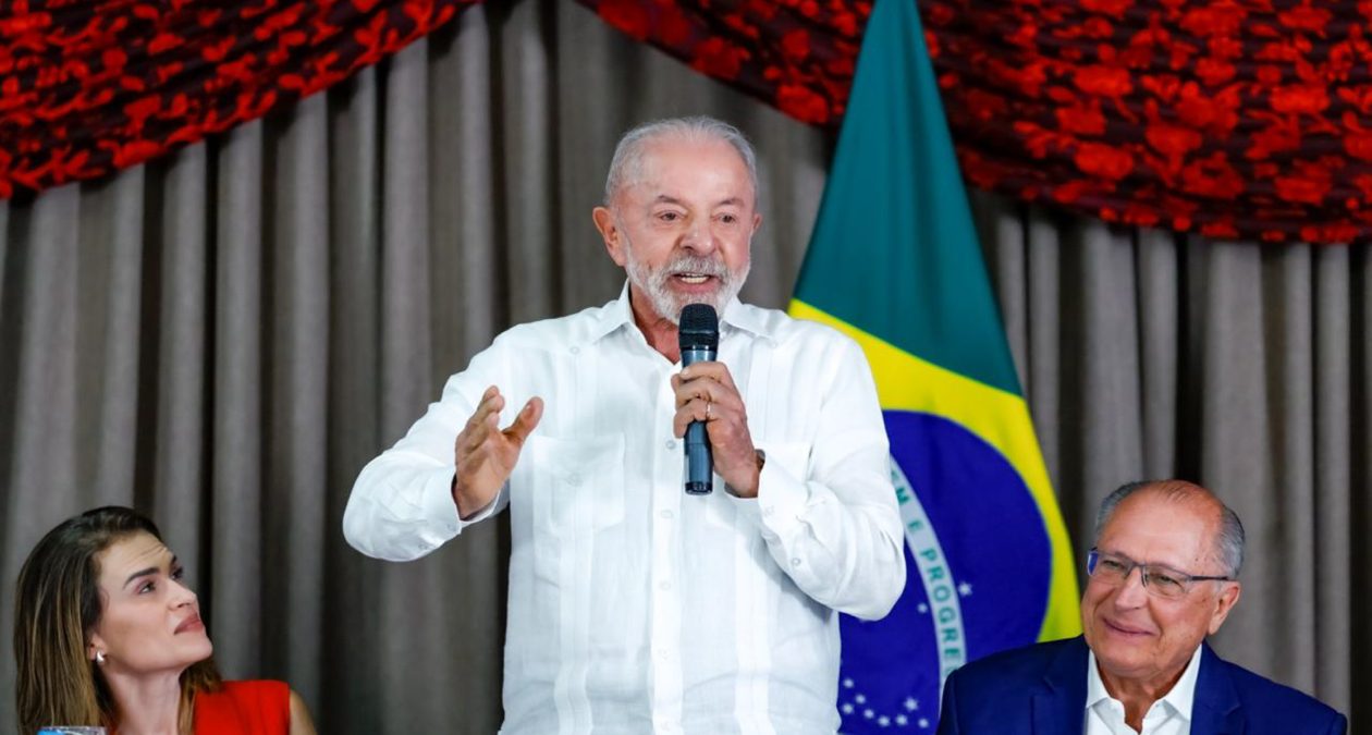 Lula diz que vai mandar PEC do passe livre no transporte público aos finais de semana