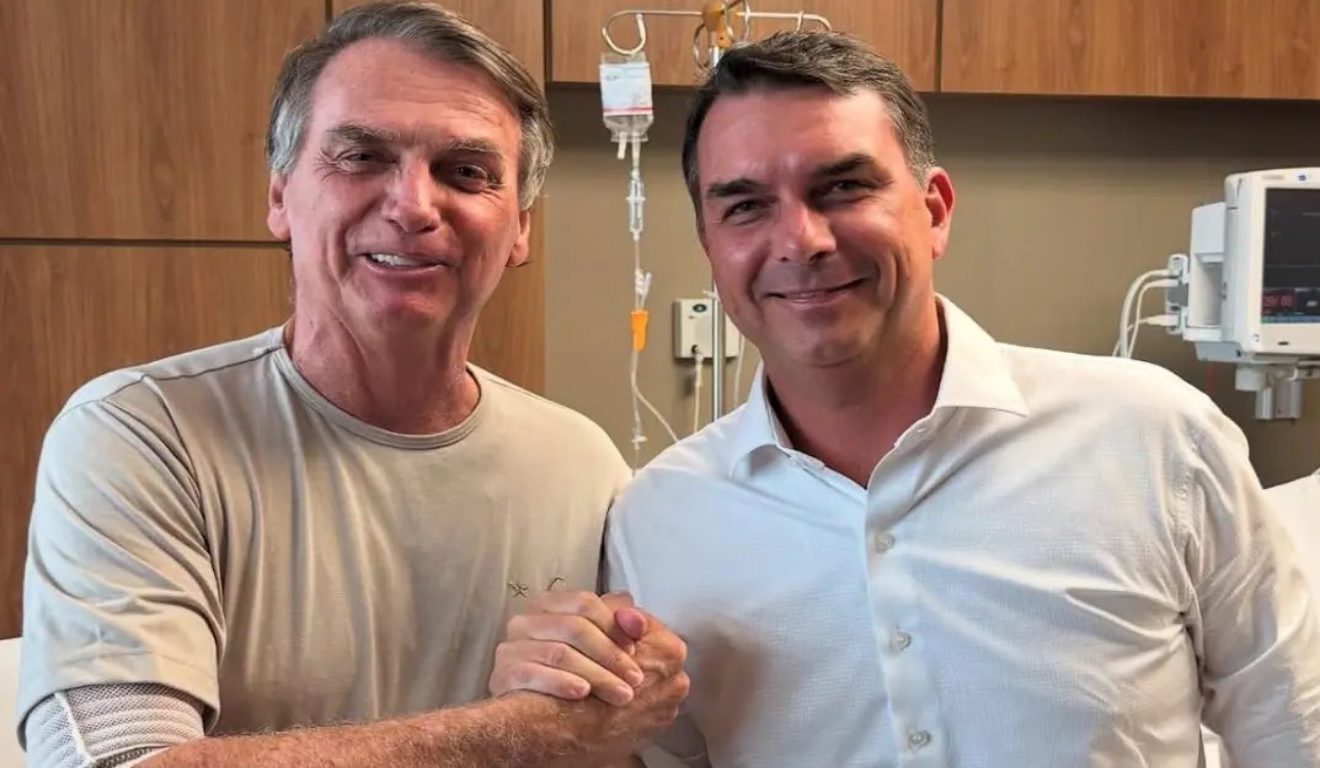 Moraes libera Flávio Bolsonaro para reencontrar o pai após 90 dias de proibição