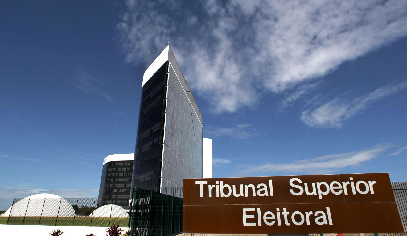 MPE defende fim do processo sobre sigilos de Flávio e Lula