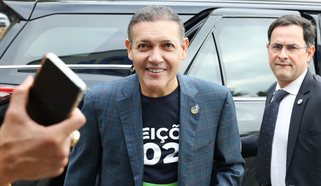 Nunes Marques atende nova ação de Flávio e suspende canal ‘Pró-Lula’ de Janones