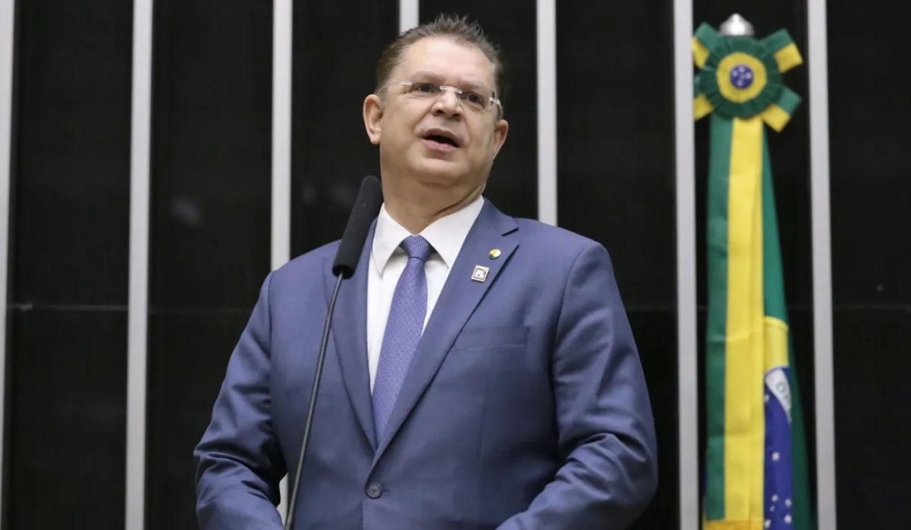 Líder do PL na Câmara diz que Flávio vai ‘brigar’ por PEC das horas trabalhadas no Congresso