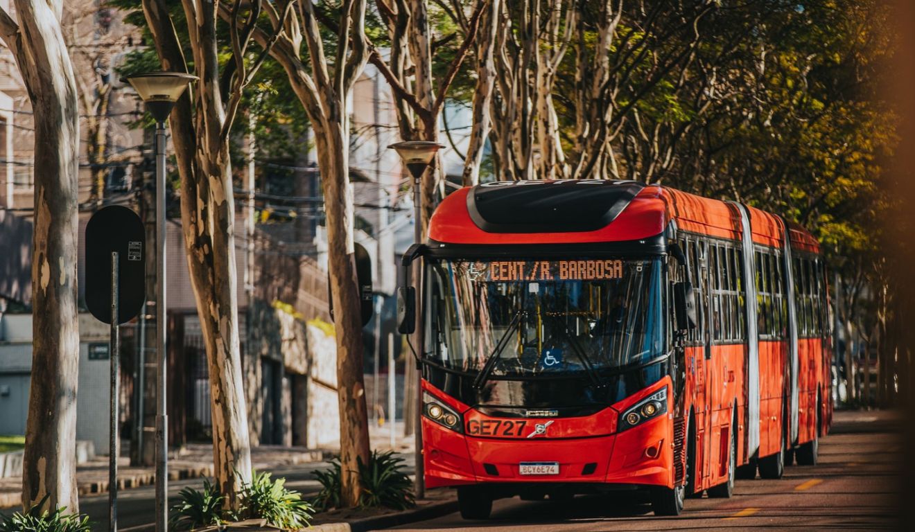 Panorama: Transporte coletivo de Curitiba garante o funcionamento de serviços essenciais